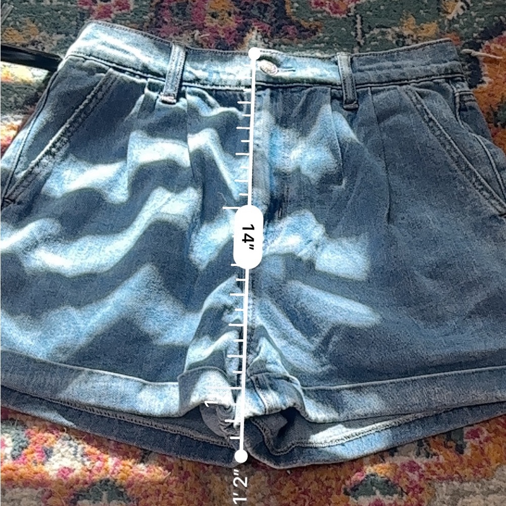 American Eagle NWT High Waisted Mom Shorts | Light Wash Denim High Rise - Picture 4 of 4